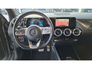 MERCEDES-BENZ GLA 200 AMG