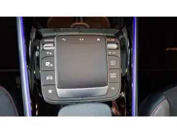 MERCEDES-BENZ GLA 200 AMG