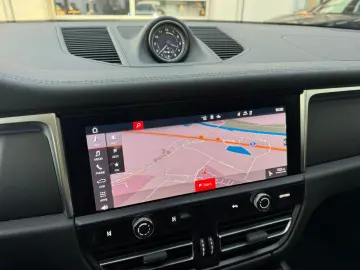 PORSCHE Macan Approved Panorama LED BOSE CarPlay 20