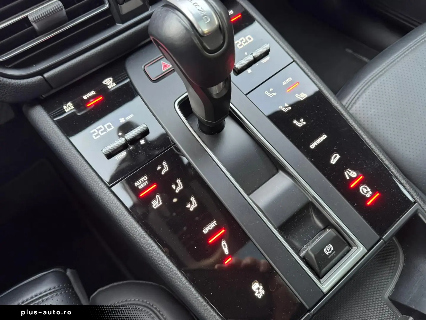 PORSCHE Macan Approved Panorama LED BOSE CarPlay 20