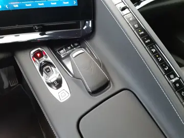 CORVETTE C8 Coupe 2LT 6.2V8 Magnetic Lift Europamodell