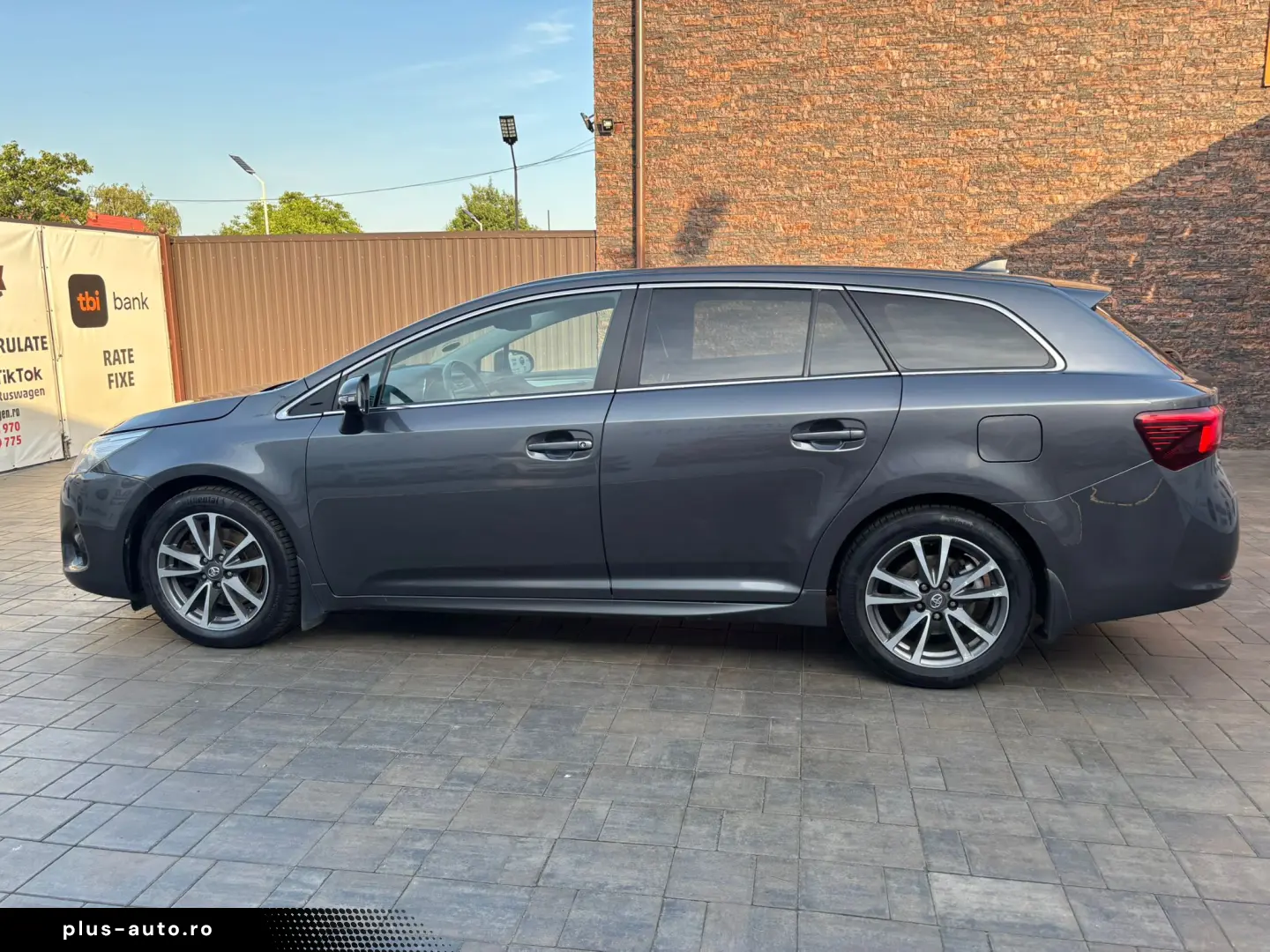 Toyota Avensis 2015 10