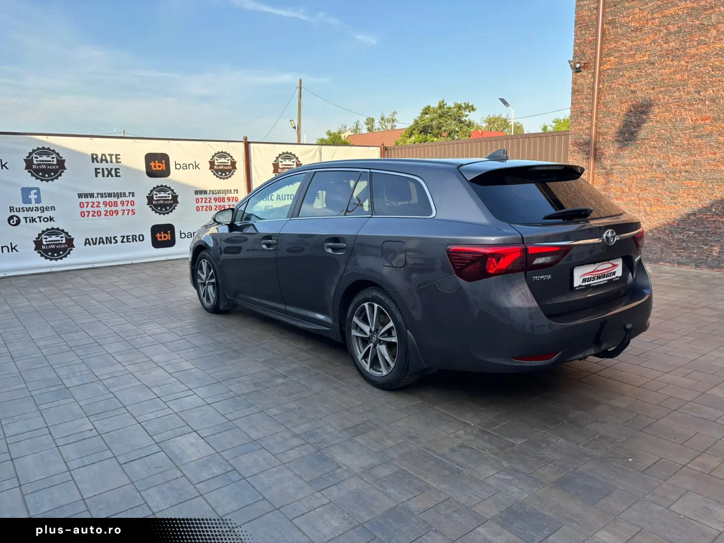 Toyota Avensis 2015 10