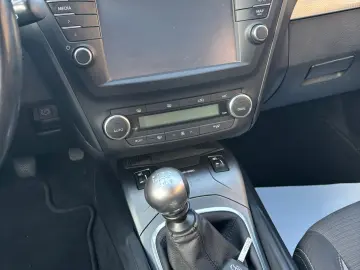 Toyota Avensis 2015 10