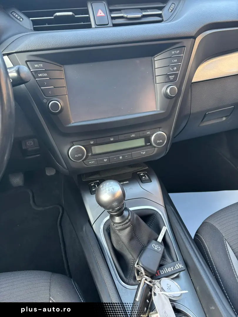 Toyota Avensis 2015 10