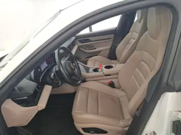 PORSCHE Taycan Plus 5-SITZE PANO WÄRMEPUMPE PASM