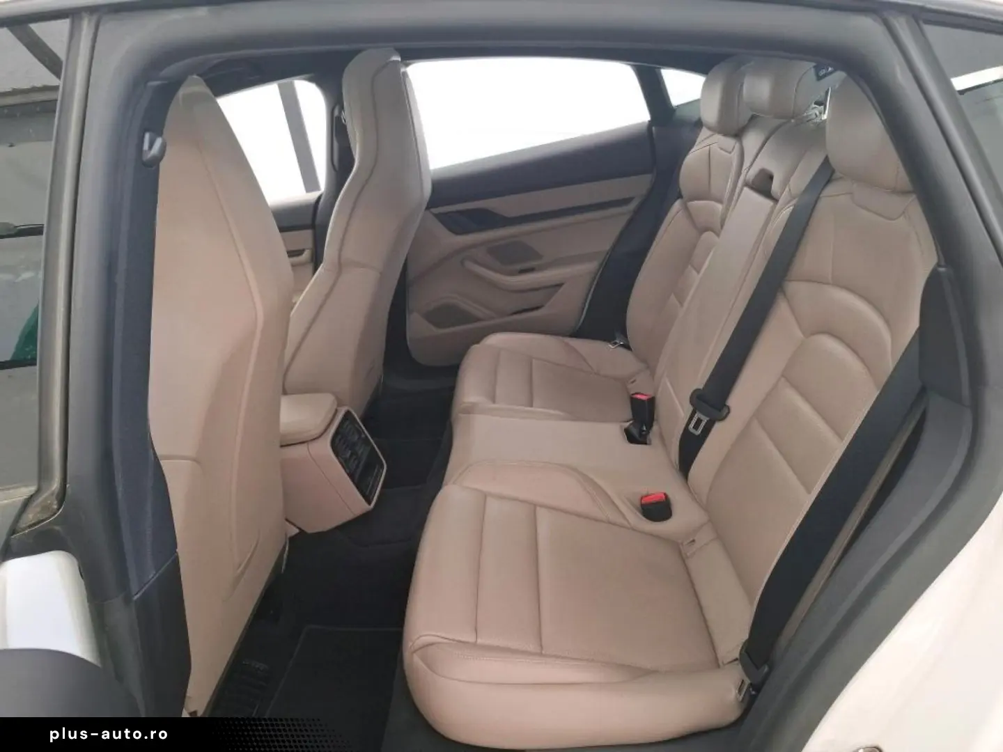 PORSCHE Taycan Plus 5-SITZE PANO WÄRMEPUMPE PASM