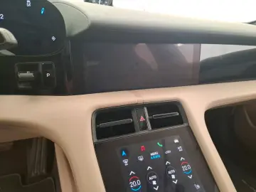 PORSCHE Taycan Plus 5-SITZE PANO WÄRMEPUMPE PASM