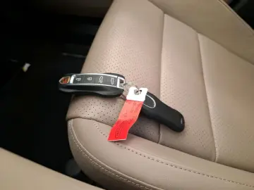 PORSCHE Taycan Plus 5-SITZE PANO WÄRMEPUMPE PASM