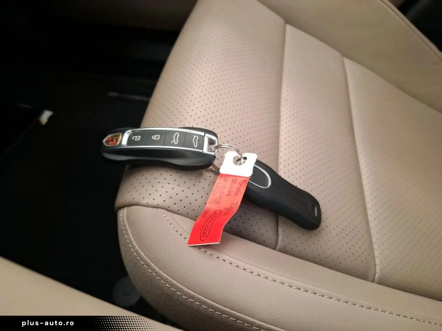 PORSCHE Taycan Plus 5-SITZE PANO WÄRMEPUMPE PASM