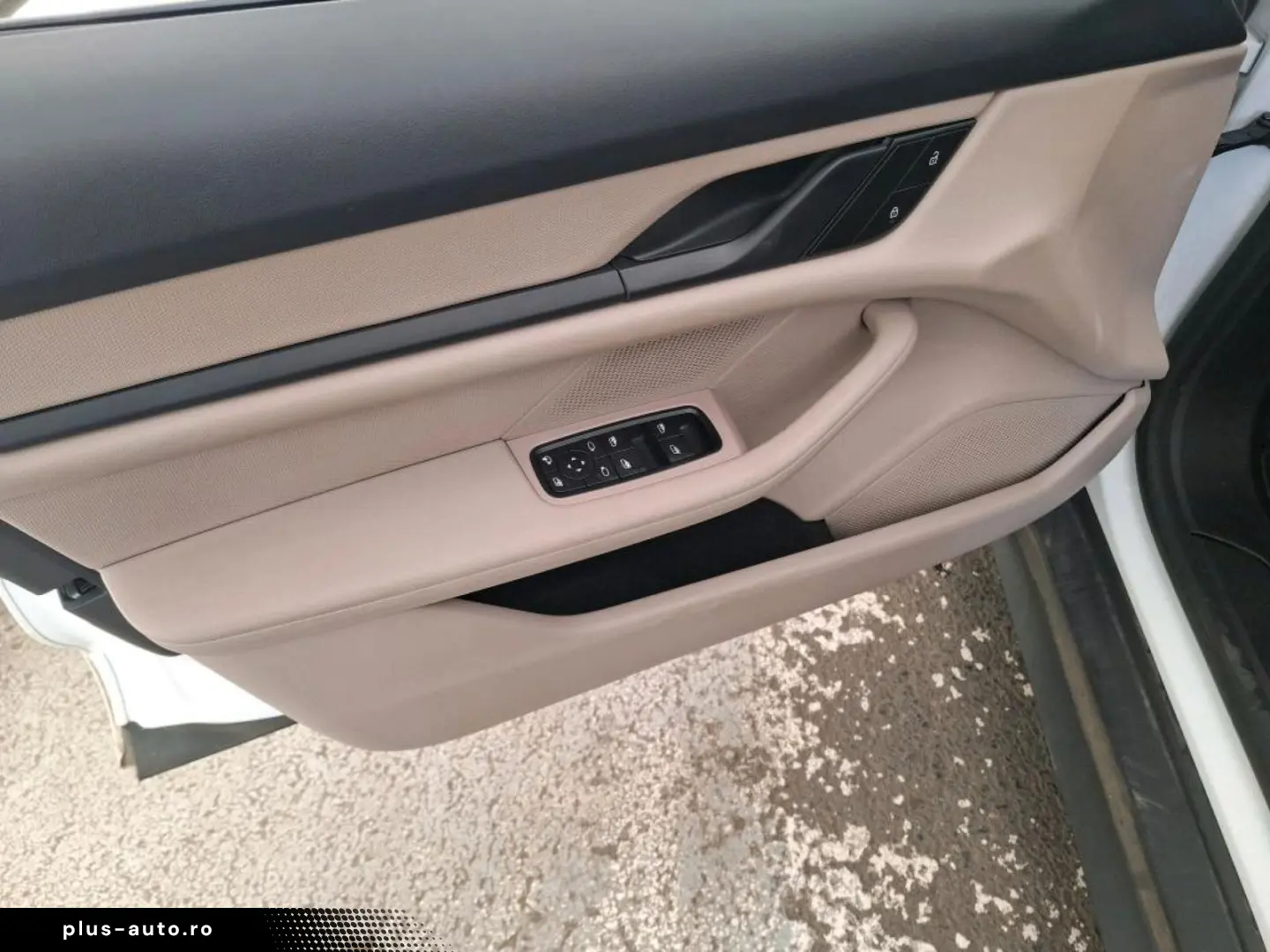 PORSCHE Taycan Plus 5-SITZE PANO WÄRMEPUMPE PASM