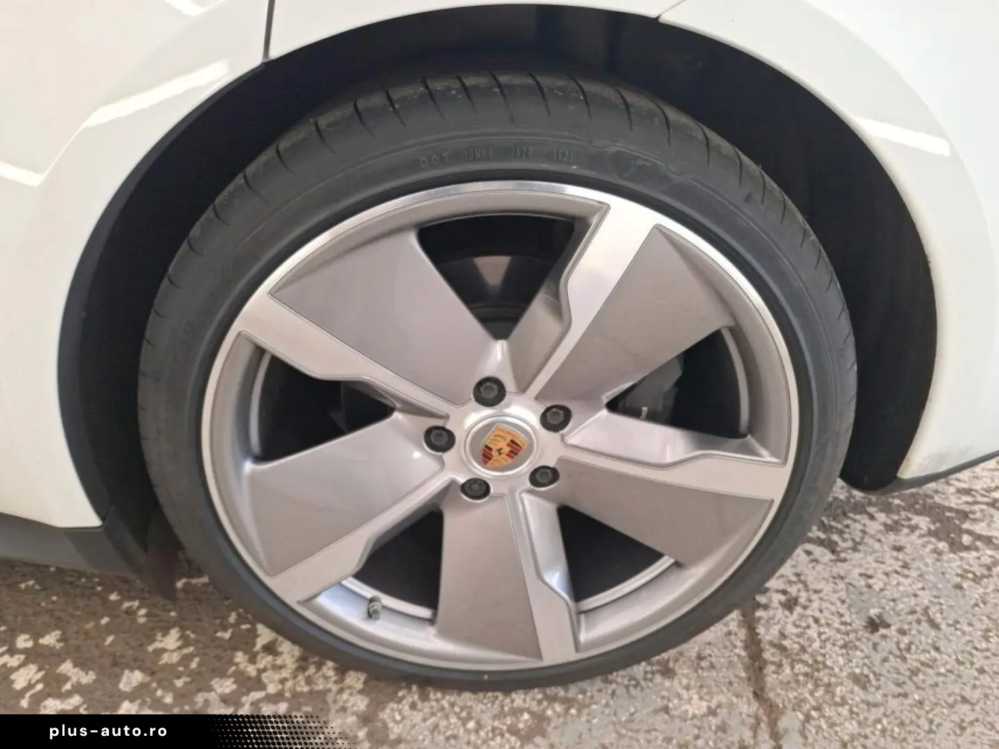 PORSCHE Taycan Plus 5-SITZE PANO WÄRMEPUMPE PASM