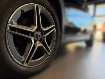 MERCEDES-BENZ GLA 200 AMG