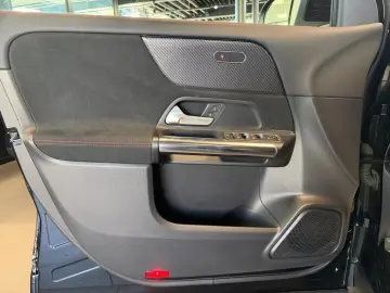 MERCEDES-BENZ GLA 200 AMG