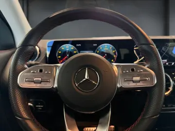 MERCEDES-BENZ GLA 200 AMG