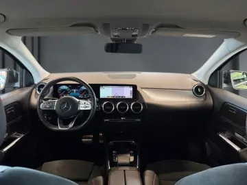 MERCEDES-BENZ GLA 200 AMG