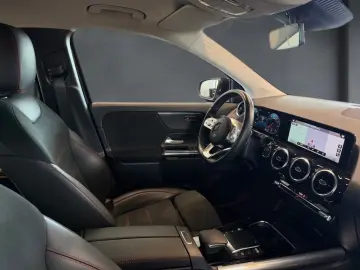 MERCEDES-BENZ GLA 200 AMG