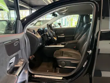 MERCEDES-BENZ GLA 200 AMG