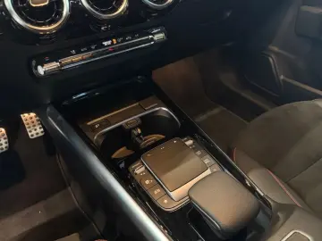 MERCEDES-BENZ GLA 200 AMG