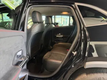 MERCEDES-BENZ GLA 200 AMG