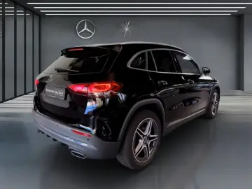 MERCEDES-BENZ GLA 200 AMG