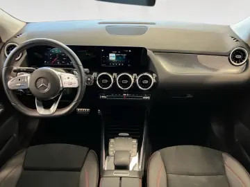 MERCEDES-BENZ GLA 200 AMG