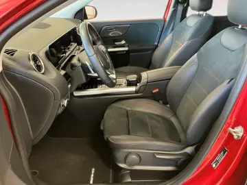 MERCEDES-BENZ GLA 200 AMG