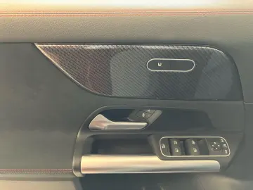 MERCEDES-BENZ GLA 200 AMG