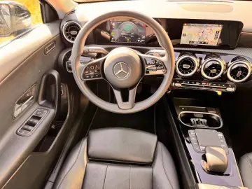 MERCEDES-BENZ A 250 A A 250 e