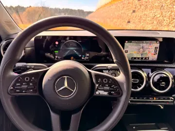 MERCEDES-BENZ A 250 A A 250 e