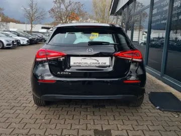 MERCEDES-BENZ A 250 e 8G DCT - LED - ASSISTS -