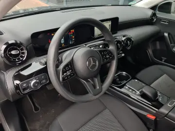MERCEDES-BENZ A 250 e 8G DCT - LED - ASSISTS -