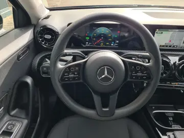 MERCEDES-BENZ A 250 e 8G DCT - LED - ASSISTS -