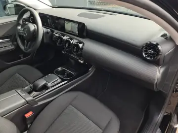 MERCEDES-BENZ A 250 e 8G DCT - LED - ASSISTS -