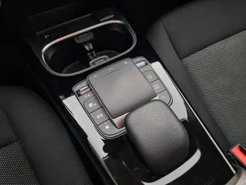 MERCEDES-BENZ A 250 e 8G DCT - LED - ASSISTS -