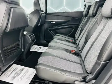 PEUGEOT 5008 2017 1.2i E6 7 Locuri Garantie 12 Luni Rate Ava