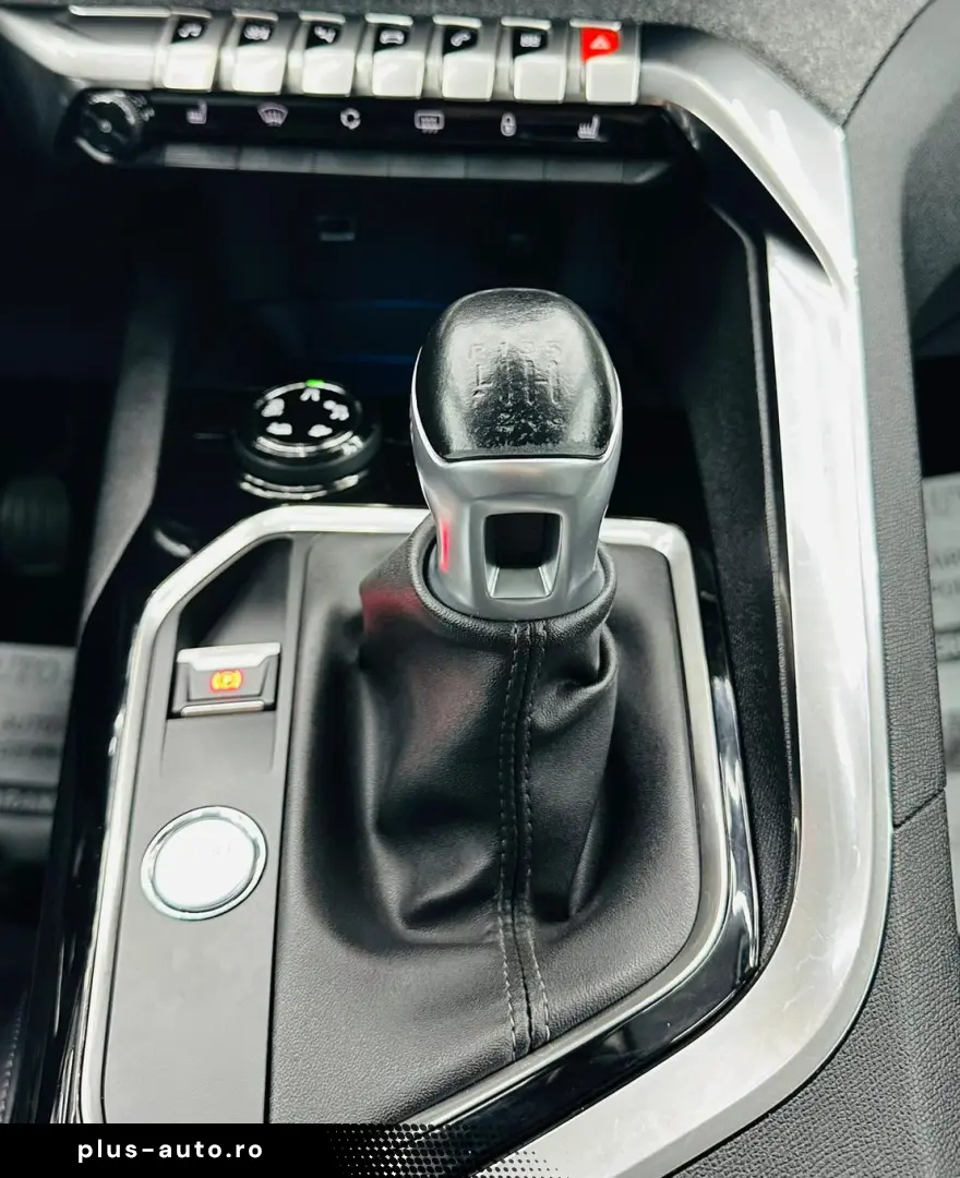 PEUGEOT 5008 2017 1.2i E6 7 Locuri Garantie 12 Luni Rate Ava