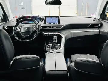 PEUGEOT 5008 2017 1.2i E6 7 Locuri Garantie 12 Luni Rate Ava