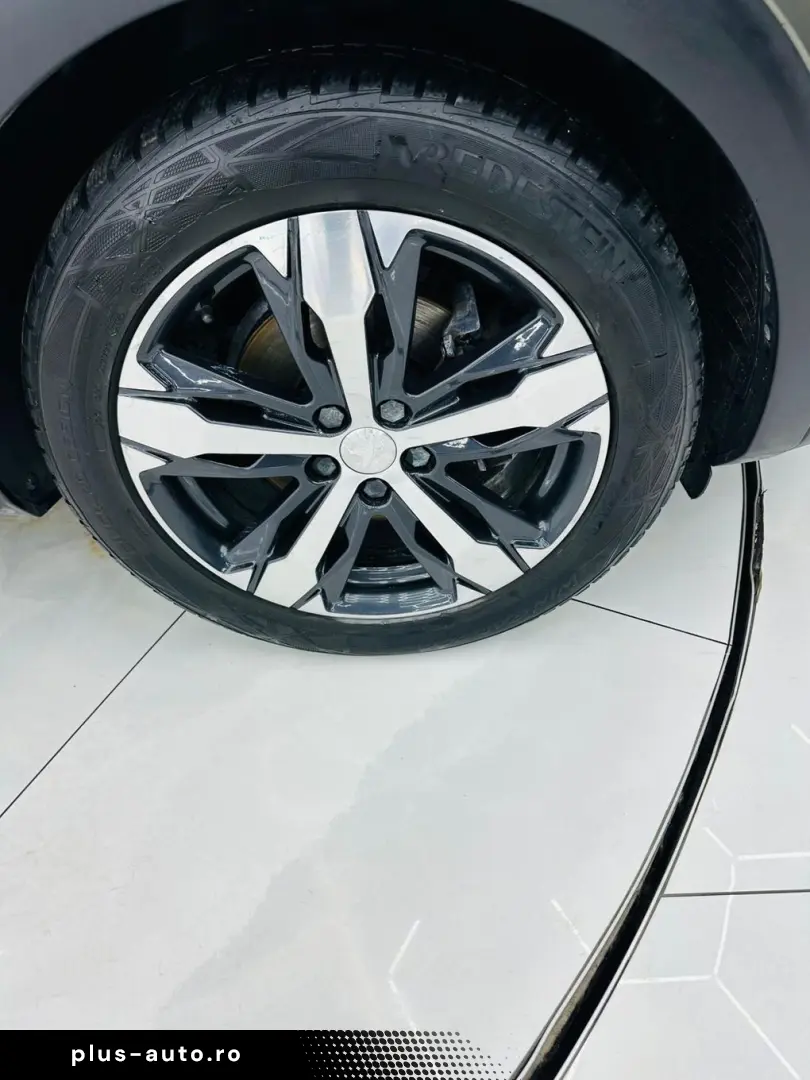 PEUGEOT 5008 2017 1.2i E6 7 Locuri Garantie 12 Luni Rate Ava