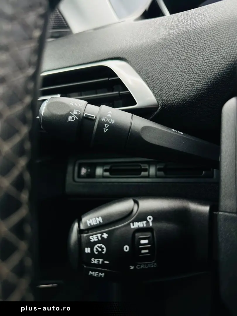 PEUGEOT 5008 2017 1.2i E6 7 Locuri Garantie 12 Luni Rate Ava