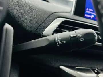 PEUGEOT 5008 2017 1.2i E6 7 Locuri Garantie 12 Luni Rate Ava