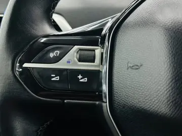 PEUGEOT 5008 2017 1.2i E6 7 Locuri Garantie 12 Luni Rate Ava