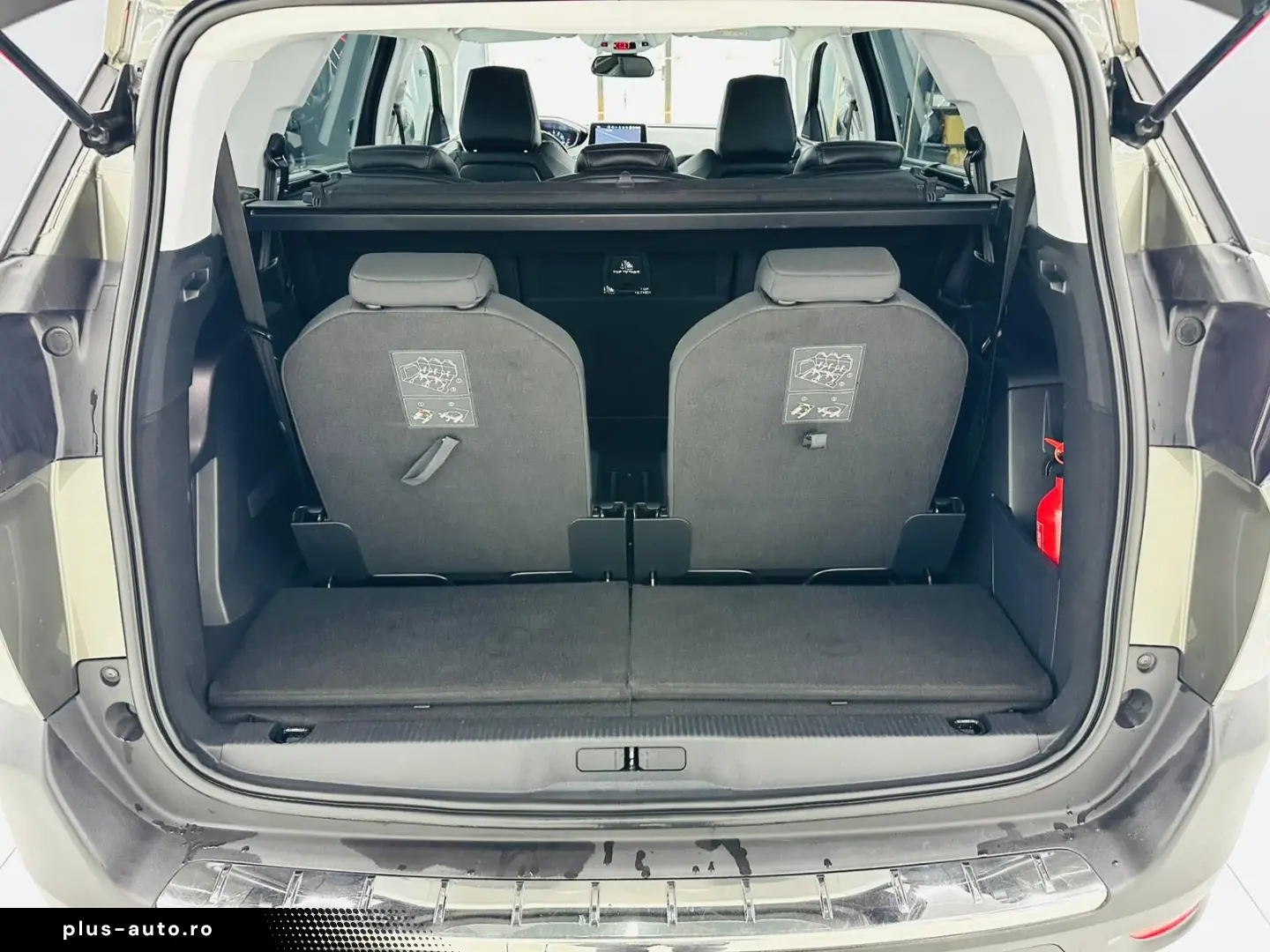 PEUGEOT 5008 2017 1.2i E6 7 Locuri Garantie 12 Luni Rate Ava