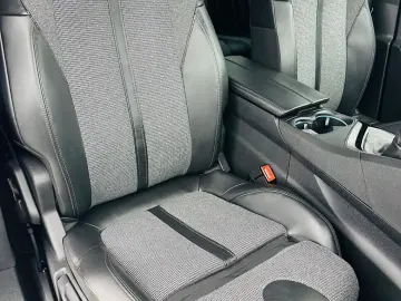 PEUGEOT 5008 2017 1.2i E6 7 Locuri Garantie 12 Luni Rate Ava