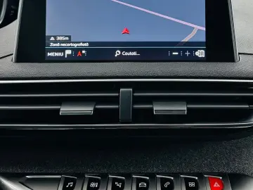 PEUGEOT 5008 2017 1.2i E6 7 Locuri Garantie 12 Luni Rate Ava