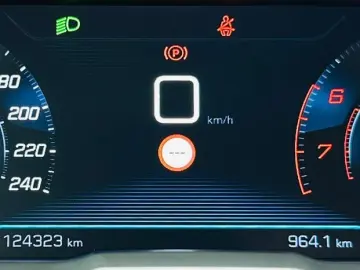 PEUGEOT 5008 2017 1.2i E6 7 Locuri Garantie 12 Luni Rate Ava