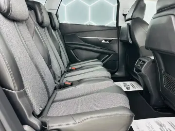 PEUGEOT 5008 2017 1.2i E6 7 Locuri Garantie 12 Luni Rate Ava