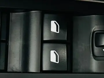 PEUGEOT 5008 2017 1.2i E6 7 Locuri Garantie 12 Luni Rate Ava