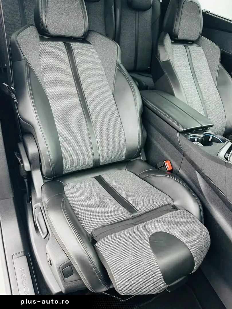 PEUGEOT 5008 2017 1.2i E6 7 Locuri Garantie 12 Luni Rate Ava
