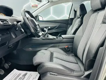 PEUGEOT 5008 2017 1.2i E6 7 Locuri Garantie 12 Luni Rate Ava